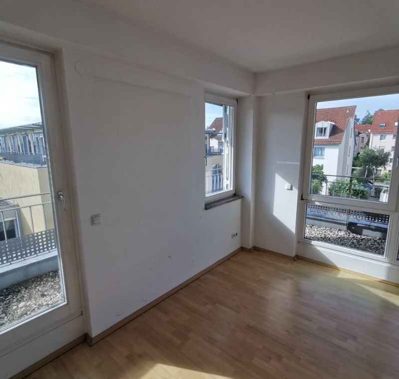 Wohnzimmer nach der Entrümpelung – leer und besenrein
